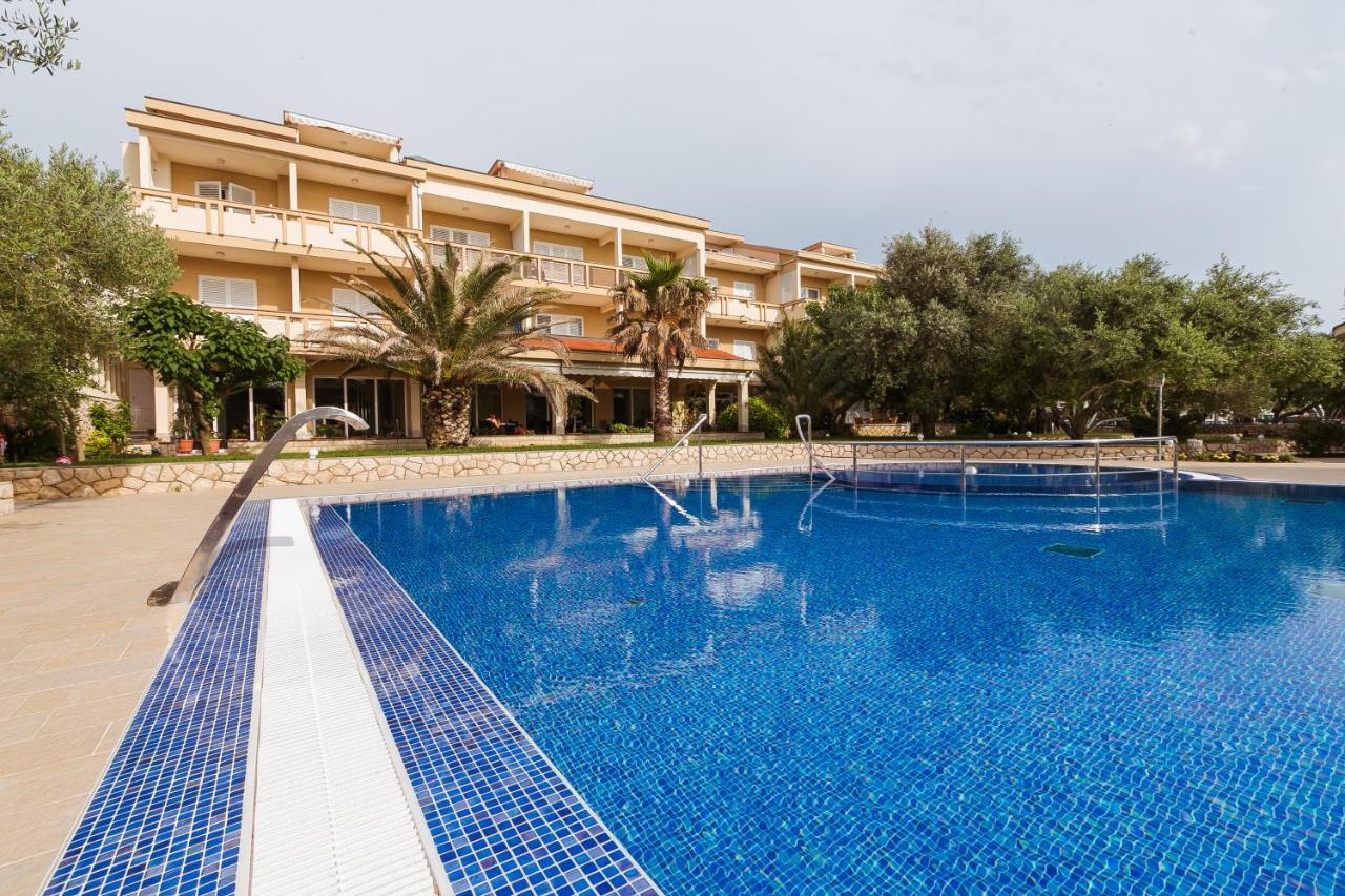 City Pool Apartments Новаля Екстер'єр фото
